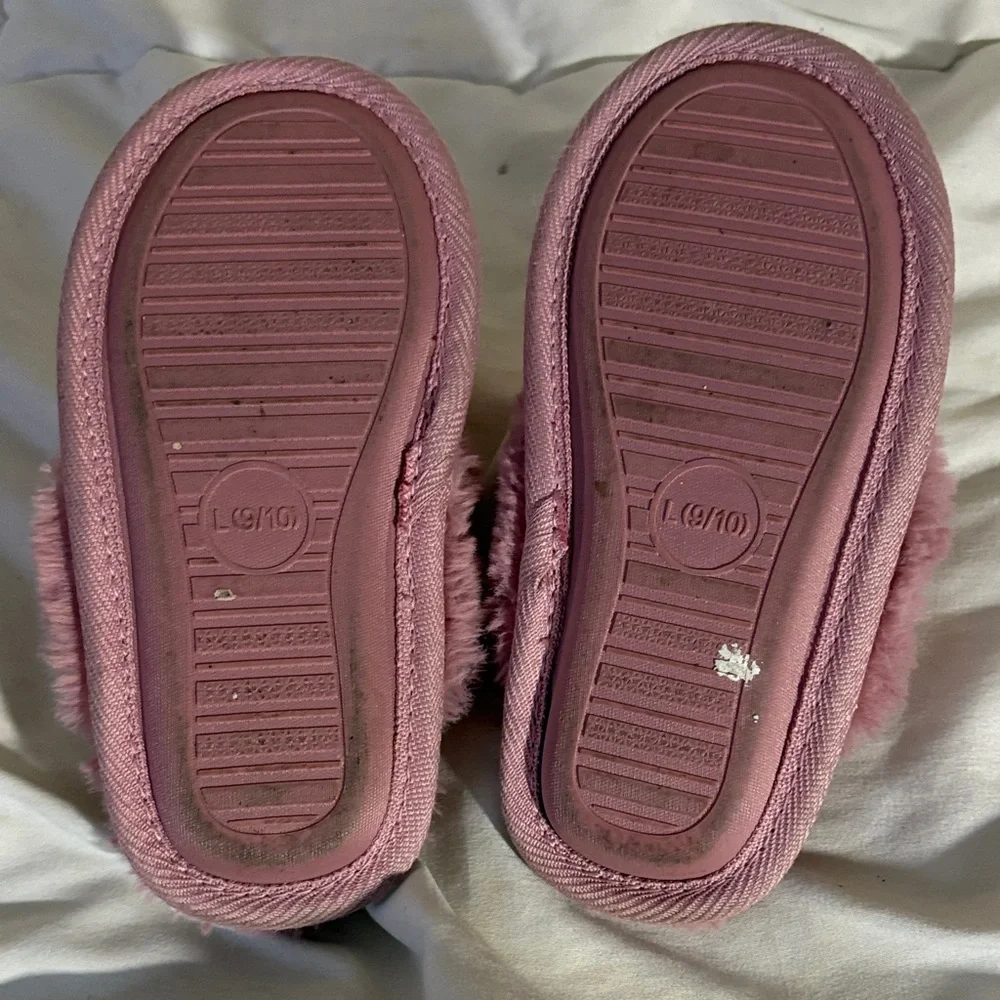 Cat & Jack Toddler Kids Lila Metallic Scoff Slippers in Pink